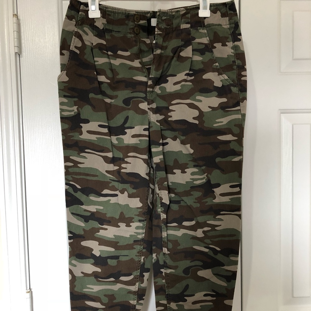 Forever 21 camo pants